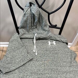 Under Armour Heathered Gray Pullover New Without Tags